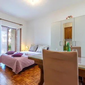 Appartement Lovely In Stobrec With Wifi, Split